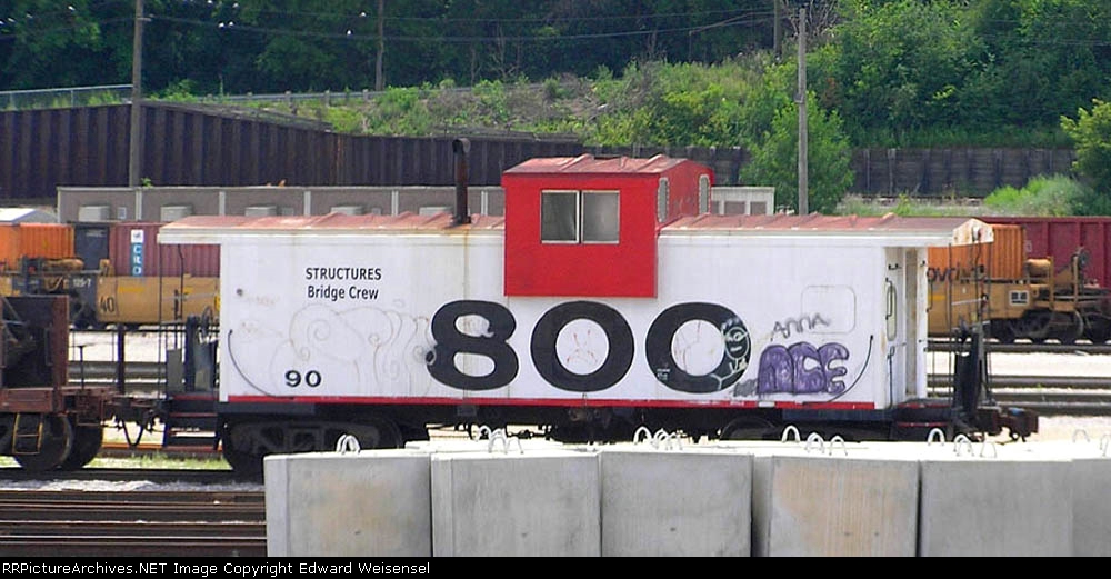 Caboose tethered to bridgework - wonder if the orthodontist is in the union